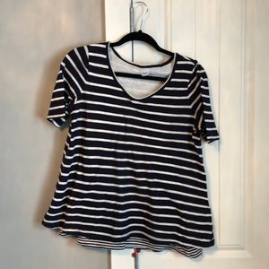 Gap maternity nursing top